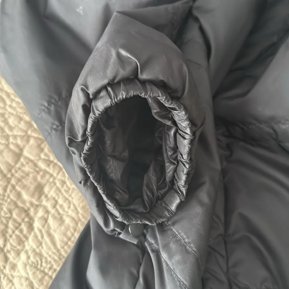 The North Face Men’s Light Weight  Zip Up Jacket